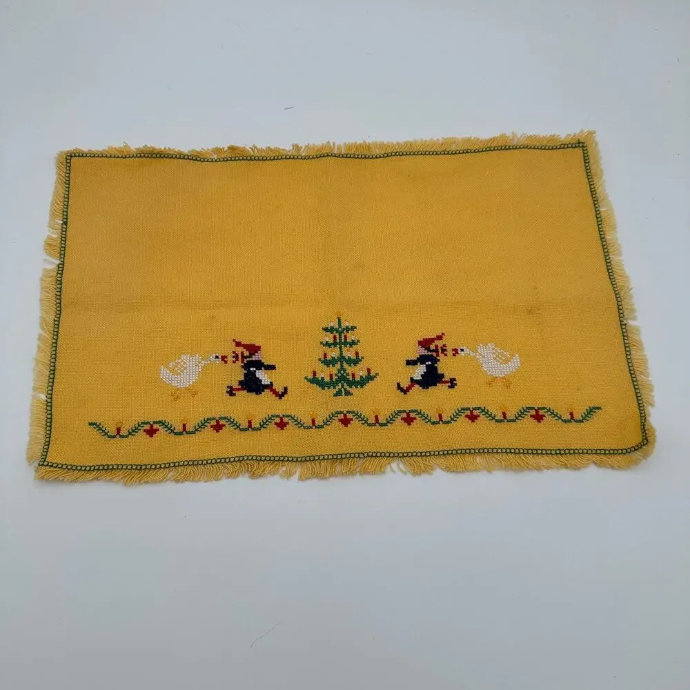 Vintage Fingertip Towel Cross Stitch Christmas Yellow Dutch Girls Geese Tree